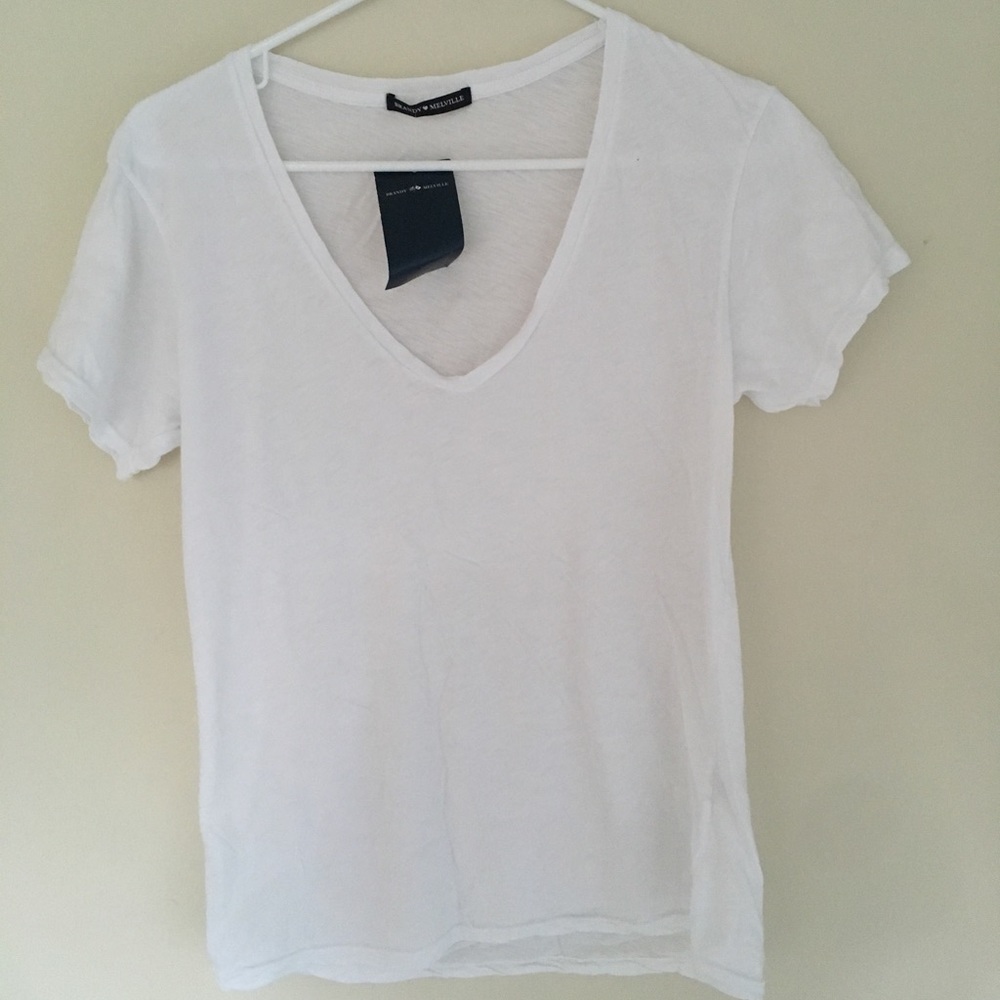 Brandy Melville v neck t-shirt